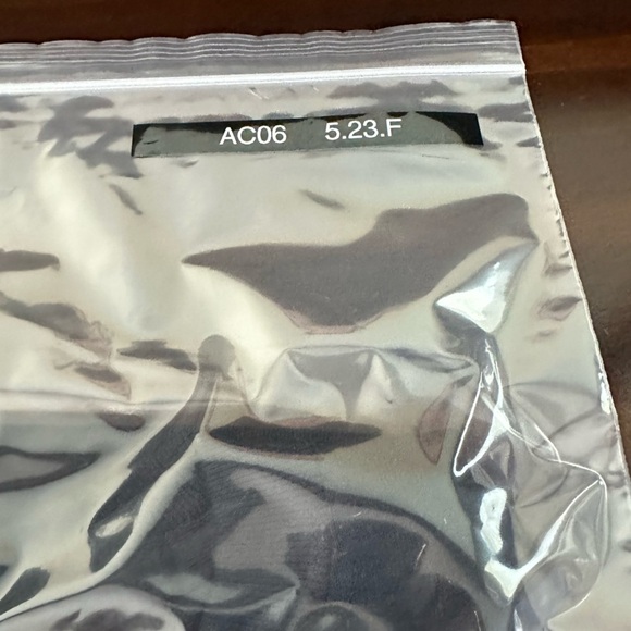 University of Louisville Black, Red and White Polka Dot Crew Neck Top Size XL - Picture 8 of 8